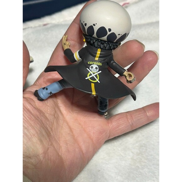 Anime Figures - Picture 7 of 9